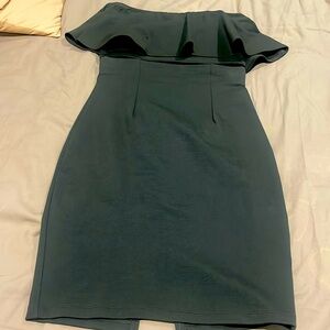 Olive green skirt set size S in like new condition. Crop ruffle tops. Fits 🔥